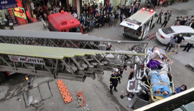 Rơi từ tầng cao chung cư xuống mái tôn, cháu bé thoát chết ‘kỳ diệu’